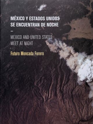 México y Estados Unidos se encuentran de noche / Mexico and United States meet at night