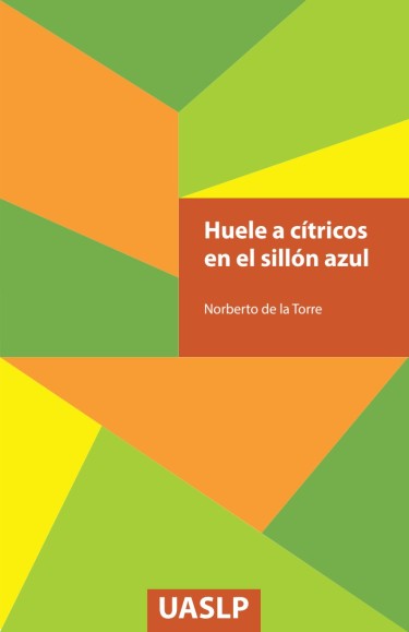 Huele a cítricos en el sillón azul
